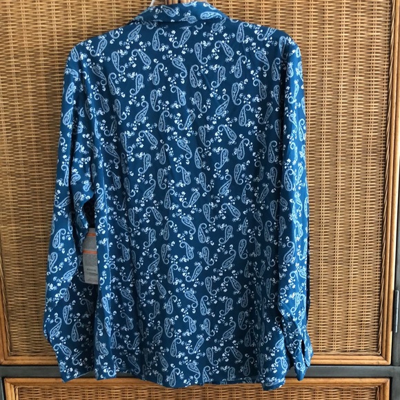 NWT. Silverts Magnetic Closure Top - Picture 2 of 5